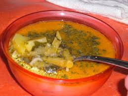 Ciorba de fasole verde este una din ciorbele care se poate face atat fara carne, cat si cu carne, se poate acri cu bors, zer, otet, suc de lamaie, jintuiala leustean si patrunjel verde. Ciorba De Cartofi Si Fasole Verde