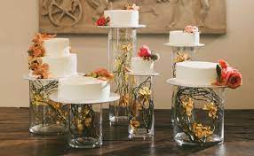 If you're aiming for a classic/romantic look the first 3 option are for you (1: 13 Tips For A Tempting Cake Table