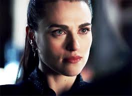 en un pequeño reino muy lejano, rodeado de bosques y... · Universidad Far  Far Away · Comunidad Umbría