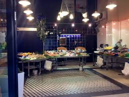 Presentation Des Produits De La Poissonnerie Ambiance Sophistiquee Reprenant Les Couleurs Fro Agence Architecture Architecture Interieure Architecte Interieur