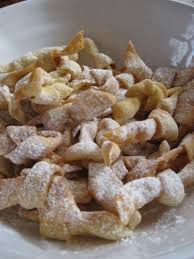 The outer cookie is pastry dough, covered with icing and typically topped with rainbow sprinkles. Geschichtsvolles Italienisches Ostergeback Italienische Weihnachtsplatzchen Rezepte Italienischer Nachtisch