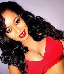 Lucy Melvin's Instagram, Twitter & Facebook