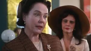 Além da Ilusão: Primeira-dama enterra carreira de Isadora como modista