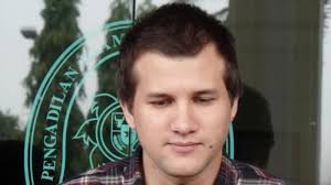 Merasa Terbebani Syarat, Stuart Collin Batal Temui Anak