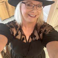 Are there women's groups in Hot Springs for socializing?