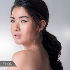 Anaz Siantar @anazsiantar menciptakan tampilan dewy healthy look ini dengan  Flair Airbrush makeup. Anaz menggunakan produk: Primer B4 Cream: Natural  Velvet Airbrush: Natural & Beige Blush on: Peachy Pink, Dew, 3in1 Color