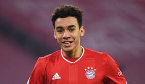 Musiala was again involved for bayern's second in the 24th, playing in david alaba. Fc Bayern Munchen Jamal Musiala Erhalt Profivertrag Bis 2026