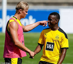 He currently plays as a striker for german football club, borussia dortmund, and is also on the norwegian national team. Borussia Dortmund To Name 15 Year Old Sensation Youssoufa Moukoko In Champions League Squad Readsector