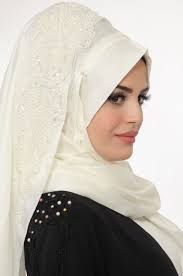 Aise Tesettur Krem Pirlanta Gupurlu Pratik Sal 1 Basortusu Modasi Turban Basortusu Moda Stilleri