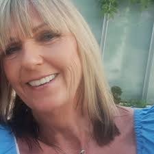 Advice please? I have very sandy soil, what climber could I plant? To cover  a trellis screen. Thx 😁