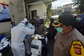 Pintu Masuk Mapolres Cimahi Ada Pemeriksaan Rapid Test Hari Ini