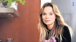 In 2018 stelde esquire honderd vragen aan de al vijftien jaar bouwt matthijs van nieuwkerk met de wereld draait door aan een monument in haar vader was blind. Tv Debuut Voor Dochter Van Nieuwkerk