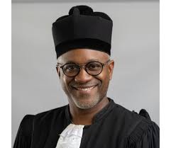 Maītre Benjamin LATOUR