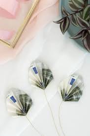 Silahkan anda klik link tentang daftar 10 euro schein falten herz yang ada di bawah ini. Geldscheine Falten Als Blatt Eine Wunderbare Geldgeschenk Idee