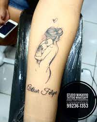 Tattoo mãe #studiomakaiviotattoo | Tatuagem para filho, Tatuagens femininas delicadas, Tatuagem arthur