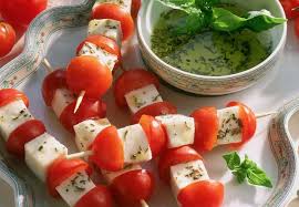 Brochettes De Tomates Et Mozzarella Facile Food Caprese Bites Healthy Summer Recipes