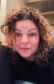 Introduction of a divorced woman with travel experiences