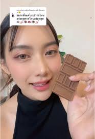 มาการองดับเบิ้ลช็อกโกแลต ชิ้นโตๆ สอดไส้ครีมช็อกโลแลตจุกๆ หวานนะ แต่อร่...