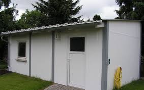 Dabei haben sie die möglichkeit neben der klassischen holzoptik ihre gartenlaube auch in klinker schiefer oder natursteinoptik zu verkleiden. Fewo Kunststoffbau Zaune Tore Gelander Auf Mass Aussenverkleidung Kunststoff Fur Gartenhaus