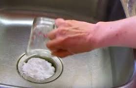 Comment Nettoyer Un Drain Et Lutter Contre Les Odeurs Desagreables Comment Nettoyer Nettoyage Nettoyage Naturel
