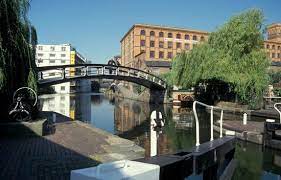 Dank der nahe gelegenen sehenswürdigkeiten wie piccadilly circus (3, 5 km) und covent garden (3, 5 km). Holiday Inn London Camden Lock London What To Know Before You Bring Your Family