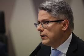 Mônica Bergamo: PGR dá seguimento a ação de Gilmar que pode tornar senador Alessandro Vieira inelegível