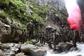 Onlar Icin Hicbir Sey Imkansiz Degil Dunyanin En Zorlu Askeri Egitimleri Arasinda Gosterilen Egirdir Dag Komando Okulu Ve Egitim Merk Savascilar Askeri Dunya