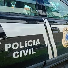 Polícia investiga suspeito flagrado fazendo gesto obsceno para mulher em condomínio na BA