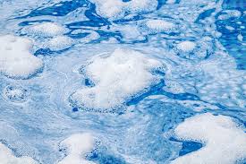 Um algen zu entfernen, bedarf es keinen großen kostenaufwand. Schaum Im Pool Ursachen Anleitung Zur Behandlung Des Poolwassers