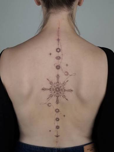 ✨ Chakra back chain ✨ Book your appointment via dm or email: 💌 alenaink.tattoo@gmail.com #chakratattoo #backtattoos #finelinetattooartist #tattoozurich #zurichtattoo