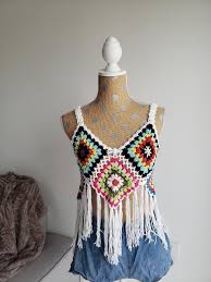 Expand your summer wardrobe with this gorgeous granny halter top. Retro Granny Square Crop Top Crochet Top Pattern The Snugglery