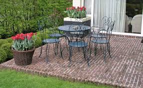 Terrassenbelage Die Wichtigsten Materialien Im Vergleich Terrassenbelag Terrassen Belag Terrasse Pflastern