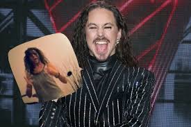 Michał was born in jasło, a small town in southern poland. Michal Szpak W Skapych Ciuchach Spiewa Marlenie Happy Birthday To Wideo Ma Juz 7 Lat Eska Pl