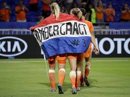 Een land heeft in ieder geval nog nooit tien keer gescoord in één wedstrijd. Die Oranje Leeuwinnen Verzucken Ihr Land Telebasel