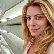 Carol Strobel (@AcStrobel)