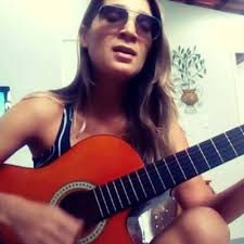 Falando sério...❤😍🎶🎤🎸, Acordei com essa poesia do rei na cabeça. Poder  passar pro violão, é bom demais! Mesmo com meu jeito simples de tocar, mas  cheio de verdade 😍, #ensaiando, #maisumaprorepertorio, ...