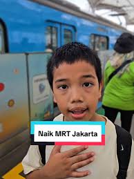 Aron belajar naik MRT. Duduk di gerbong kereta dan ikuti petunjuk masi...