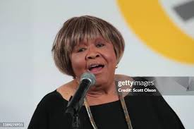 88 fotos e imágenes de alta resolución de Mavis Scott