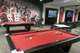 Arms race the top locker rooms in college football. How Alabama S New Facility Compares To Oregon S New Football Performance Center Bleacher Report Latest News Videos And Highlights