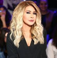 Hia Magazine تسريحات شعر ويفي ناعمة للشعر الطويل باسلوب פייסבוק