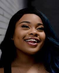 Queen Kay's Instagram, Twitter & Facebook