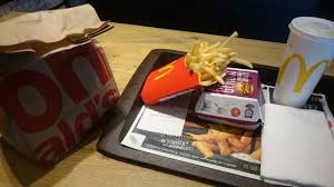 Ob sie essen in oder auf dem weg zur fahrt durch die mitarbeiter sind immer freundlich, hilfsbereit und effizient. Toller Signature Burger Wie Auf Dem Foto Mcdonald S Essen Reisebewertungen Tripadvisor