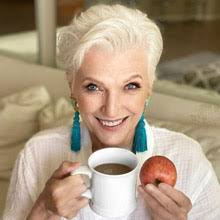 Maye musk, supermodelo internacional, dietista y empresaria comparte en este libro su historia más personal y aquello aprendido durante toda una vida viviendo peligrosamente. Eine Frau Ein Plan Ein Leben Voller Risiko Schonheit Und Erfolg Amazon De Musk Maye Hald Katja Bucher