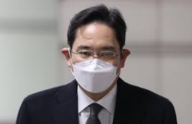 가석방 심사 기준 완화, 이달부터 적용 / 심사 기준 완화로 이재용 가석방 가능성도 거론 / 가석방 되더라도 곧바로 경영 복귀 어려울 수도 / 이재용. Jchfhppbtd81km