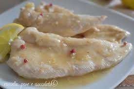 Inoltre per realizzare questo pollo al limone al forno vi serviranno solamente del petto di pollo, dei limoni, del brodo di pollo, dell'olio extravergine d'oliva e del sale. Petti Di Pollo Al Limone Come Farli Cremosi E Teneri