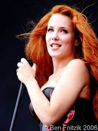 Simone From Epica Redhead Beauty Women In Music Heavy Metal Girl