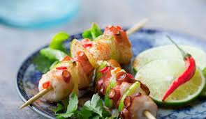 Recette De Brochettes De Poulpe Au Citron Vert Recette Recette Brochette Recettes De Cuisine Brochette