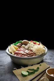 Sukiyaki Japones Em Panela De Ferro Fundido Tradicional Chabu Sukiyaki Comida Japonesa Foto Premium