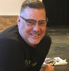 Larry Munsey's Instagram, Twitter & Facebook