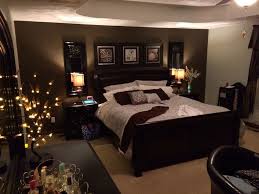 This bedroom space is all about texture! Brown Bedroom Decorating Ideas Homifind